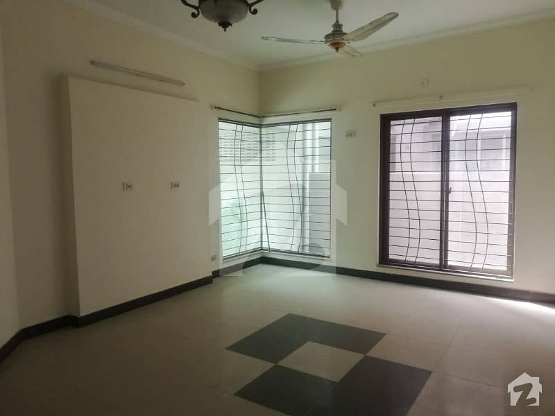 Leads Presenting 10 Marla Solid Construction Bungalow In Askari 11