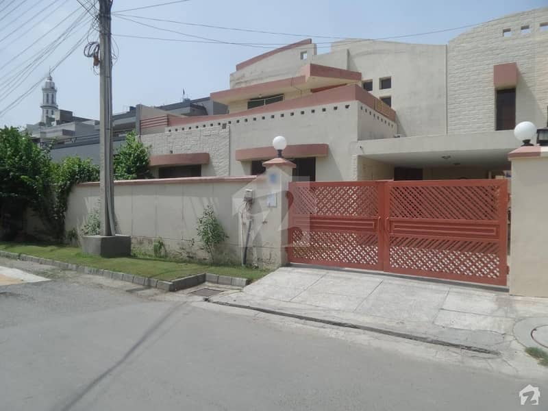 A Beautifully Built House At Good Location PAF Falcon Complex, Gulberg