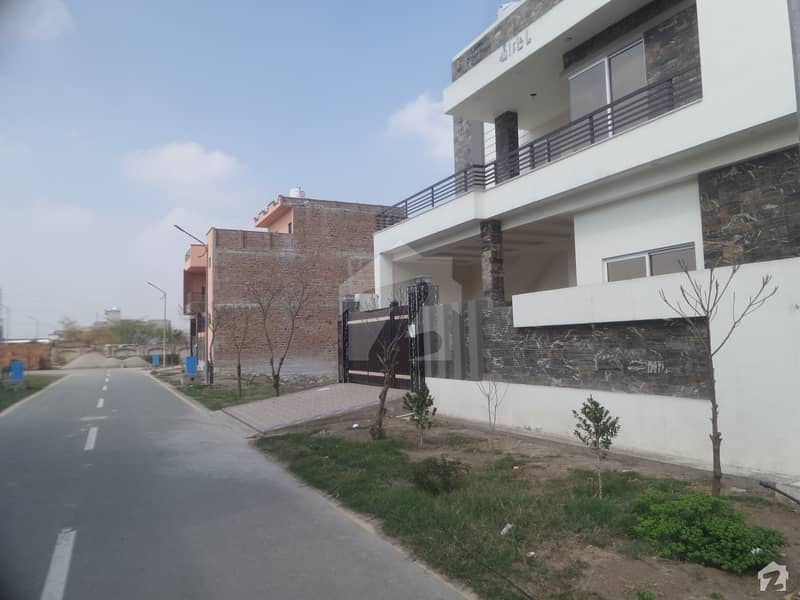 Here Is A Good Opportunity To Live In A WellBuilt House Sitara Gold