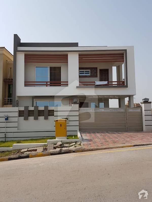 10 Marla House Available For Sale On Good Location In Hayatabad