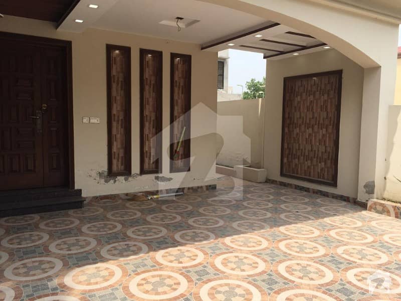 10 Marla Facing Park Upper Portion For Rent In Babar Block Sector A