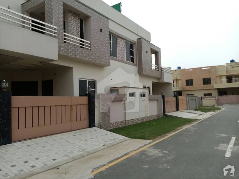 WellBuilt House Available On Good Location Jhang Road, Faisalabad