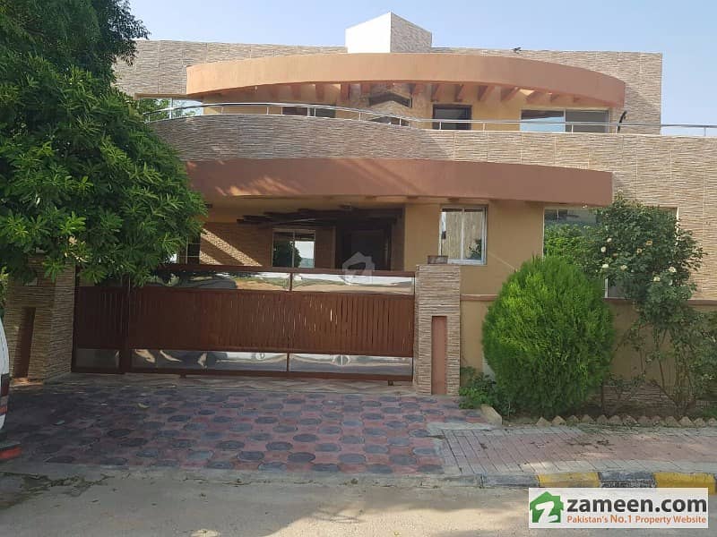 Bahria Town Phase 7 1 Kanal House With 8 Marla Lawn For Sale Bahria