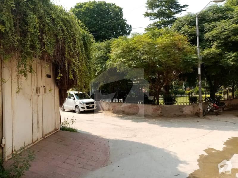 Y Block Corner Facing Park House 19 Is Available For Sale Madina Town