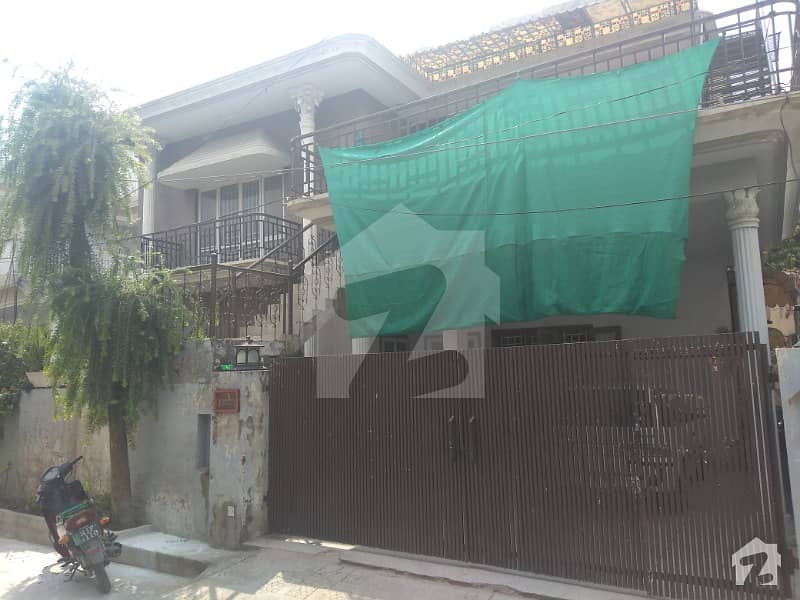 House Upper Portion 3bed available For Rent In Lalazar Near Sherzaman