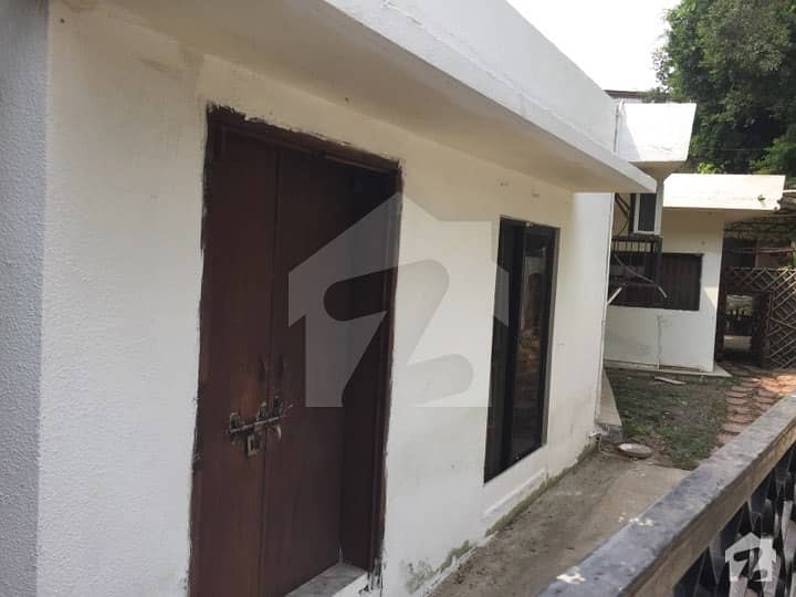 1000 Sq Ft 02 Bed Furnished Lower Portion For Rent Near Mall Of Lahore