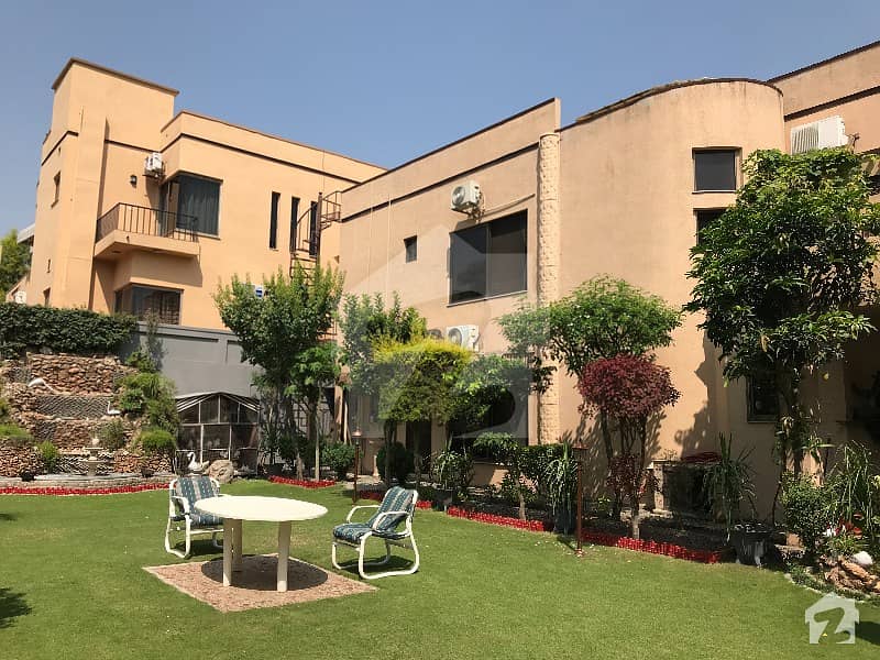 Beautiful Villa With Huge Lawn Bahria Town Safari Villas, Bahria Town