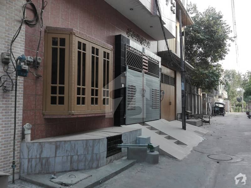 WellBuilt House Available On Good Location Ayub Colony, Faisalabad