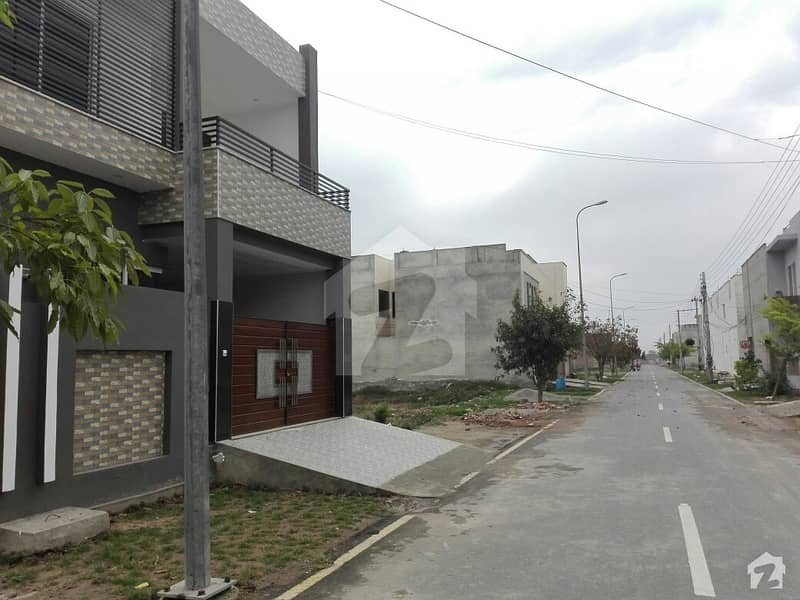 WellBuilt House Available In Good Location Eden Valley, Faisalabad