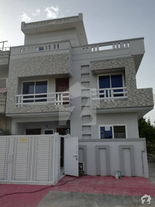 Praper Corner Extra Land House 25x40 G13 Islamabad 4 Marla For Sale G
