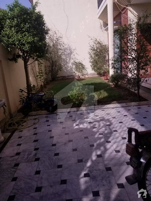 House Is Available For Sale Cantt, Multan ID18944722