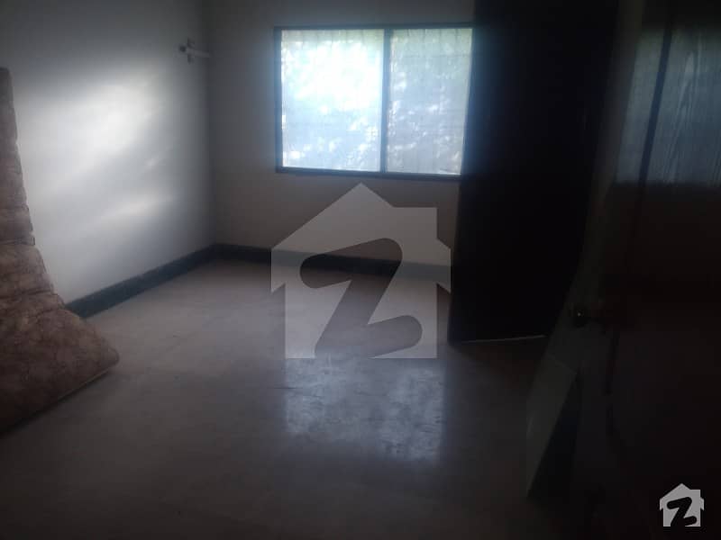 Dastagir society Block 9 Ground 1 maintained house Available in