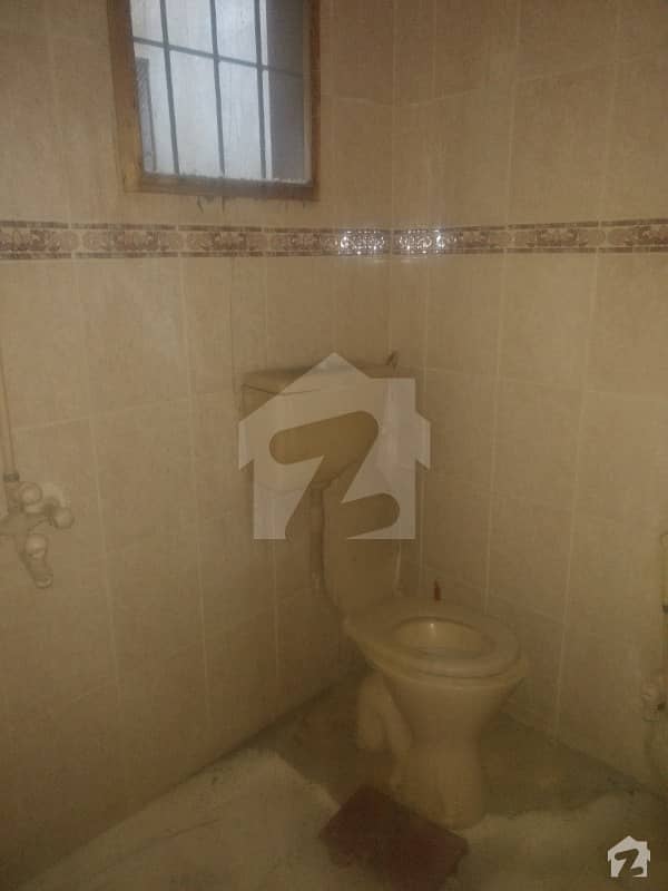 Dastagir society Block 9 Ground 1 maintained house Available in