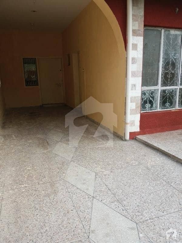 G82,35*80,TOP location old house 70ft street for urgent sale G8