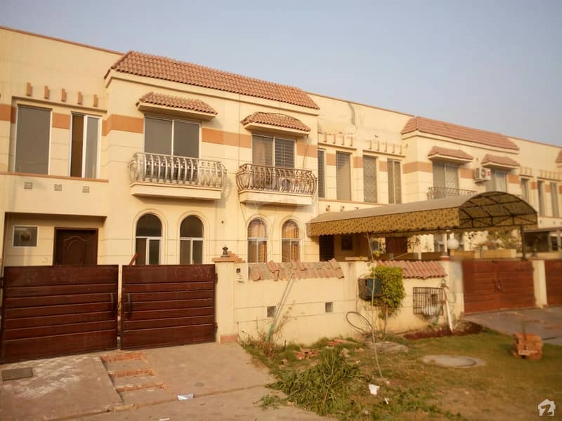 House Is Available For Sale Imperial Garden Homes, Paragon City, Lahore