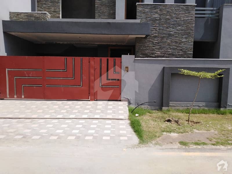 WellBuilt House Available On Good Location Eden Orchard, Faisalabad