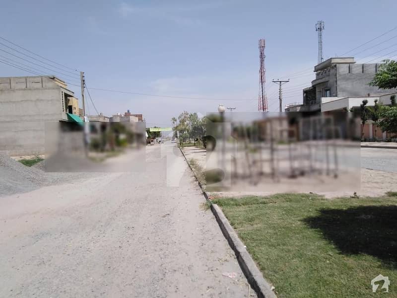 WellBuilt House Available On Good Location Eden Orchard, Faisalabad