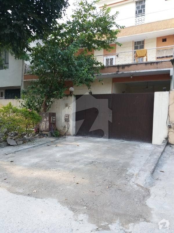 G94 35*70,TOP location service road house for sale G9, Islamabad