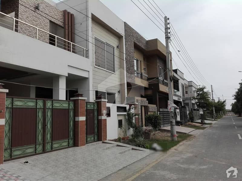 House Available For Sale On Good Location Eden Valley, Faisalabad
