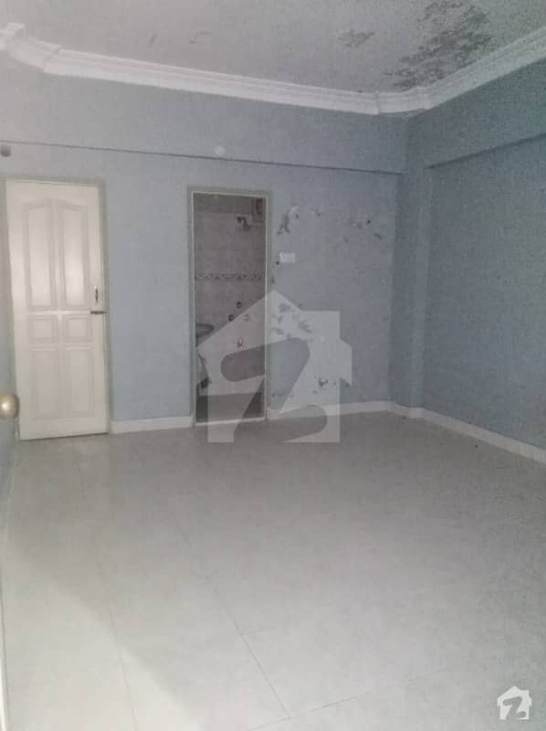 Big Size Flat Apartment Opposite Public School Latifabad Unit 2