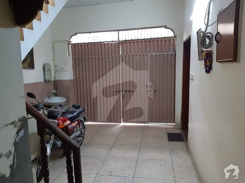 5 MARLA SINGLE STORY HOUSE FOR SALE AT PRIME LOCATION IN THE CENTER OF