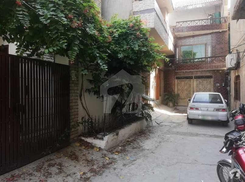 WellBuilt House Available In Good Location Davis Road, Lahore ID20565998