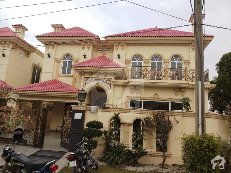 One Kanal Corner House Is Available For Sale In Eme Society EME Society