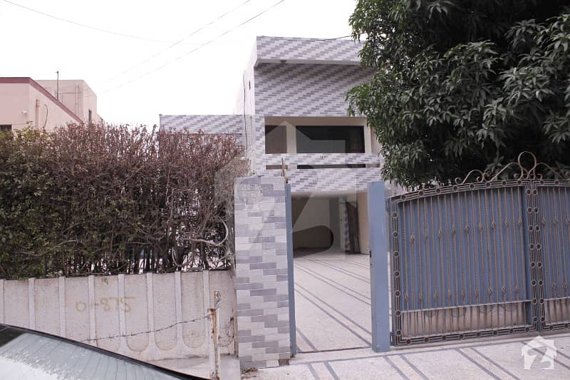 Urgent Sale 2 Kanal House For Sale Hot Location Main In Back Garden