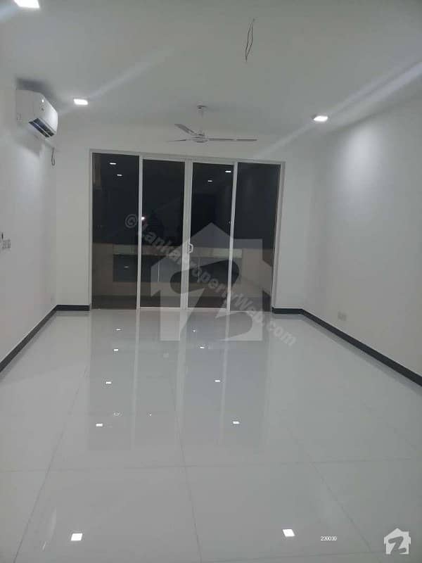 500 Yards Well Maintained 03 Bedroom Bungalow Portion Available For