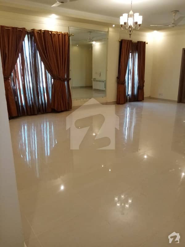 Three Bedrooms Non Furnished Flat Available On Rent In Bahria Town