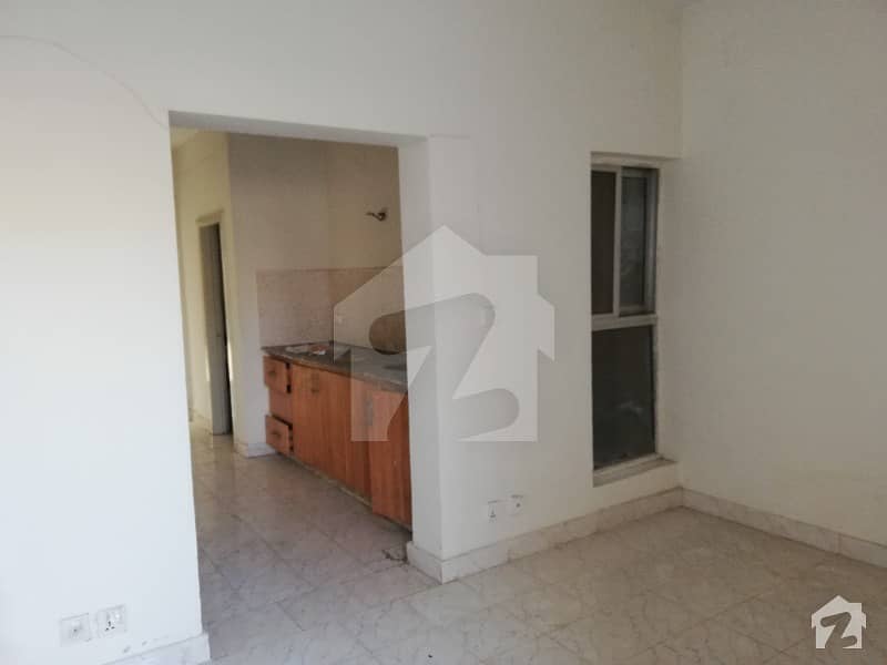 3 Marla Upper Portion At D Block Eden Abad 40 Ft Main Road For Rent