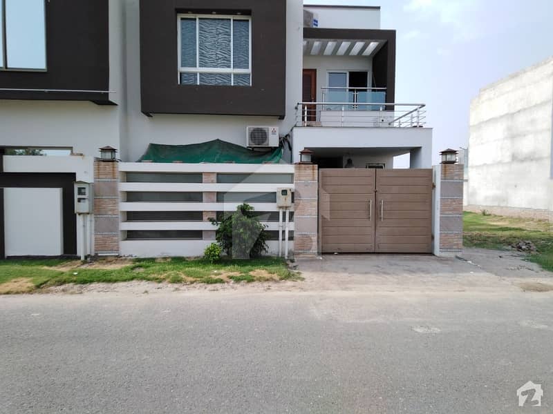 Here Is A Good Opportunity To Live In A Well Built House Dream Garden