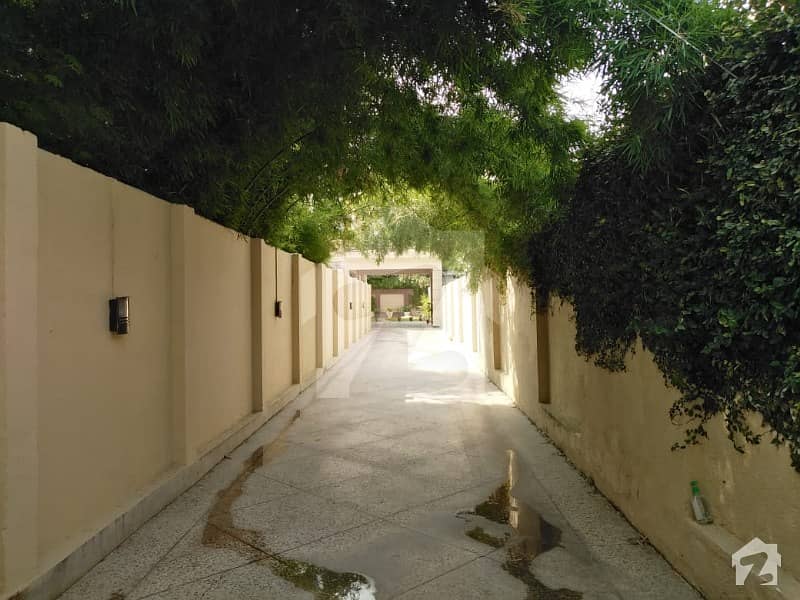 Luxurious 924.44 Sq. yd Home In Central Location Of CDA Sector F8/2