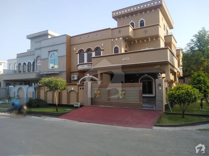 Brand New Double Storey Corner House For Sale In Media Town D Block