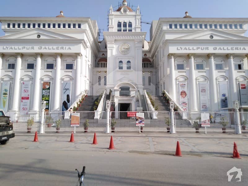 660 Sq Feet Corner Shop On Ground Floor Two For Sale In Lyallpur