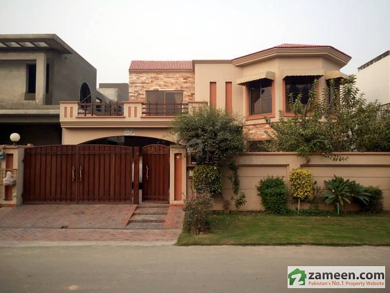 Owner Build Facing Park House Is Available In S Block Of Paragon City Paragon City, Lahore