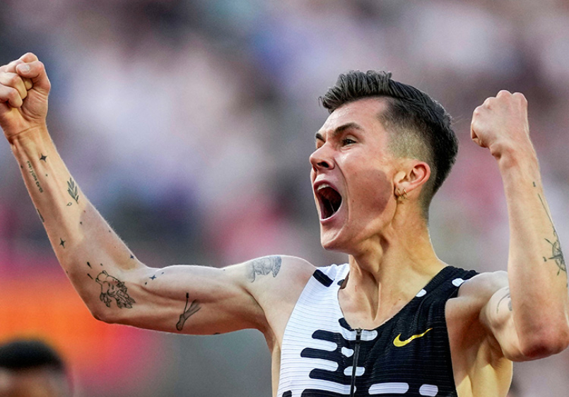 Jakob Ingebrigtsen Breaks the 2Mile World Record and European Record