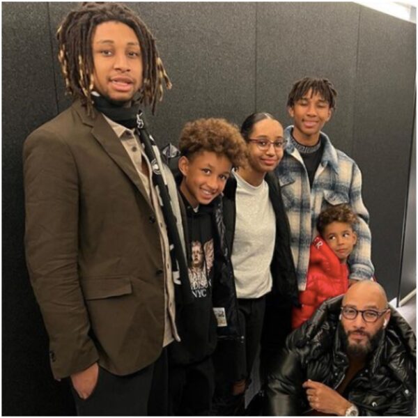 Solo Dad Trip Swizz Beatz Shares Vacation Photo with His Five Children(016)