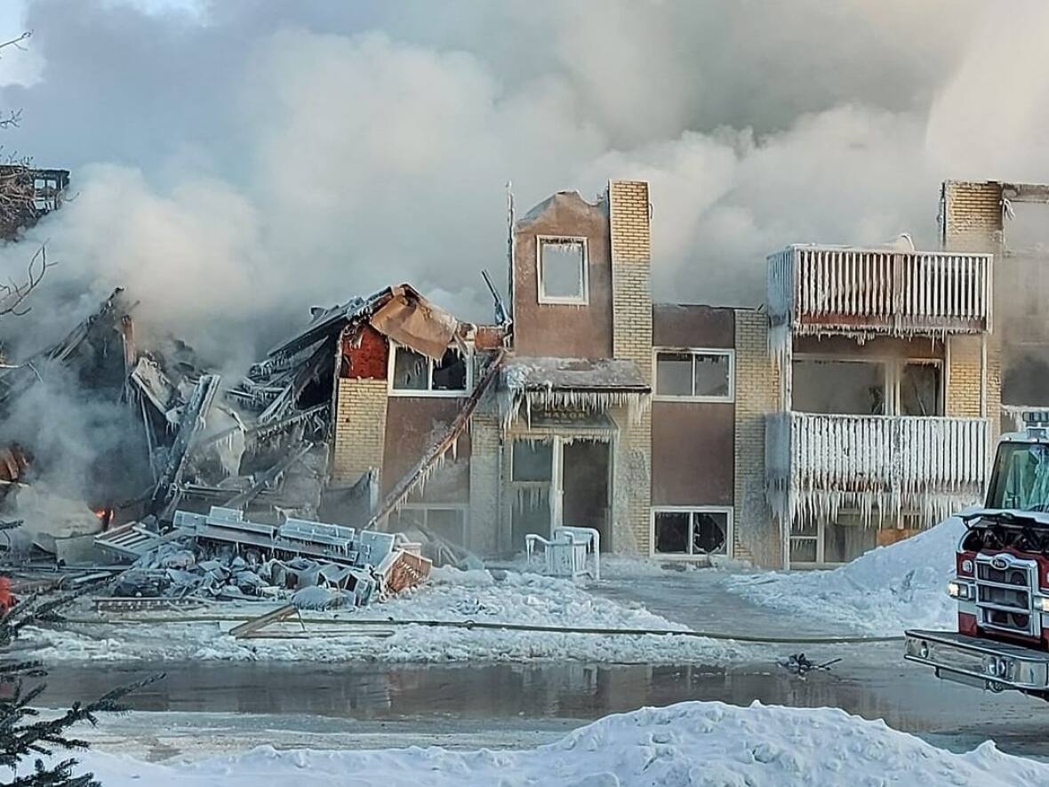Fires, explosion destroy apartment building in Yorkton, Sask.