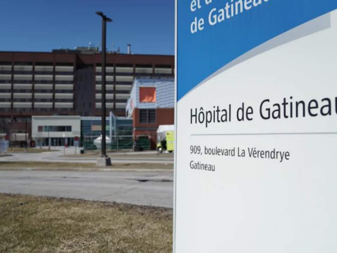 Visits suspended at western Quebec hospitals over COVID fears