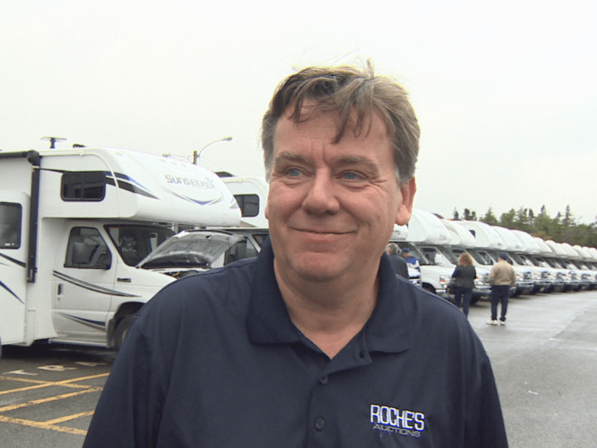 Sale of Muskrat Falls equipment should have been offered to N.L