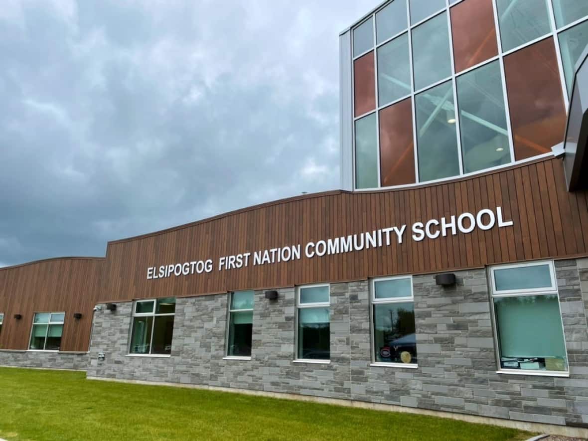 Elsipogtog First Nation Community School hosts grand opening