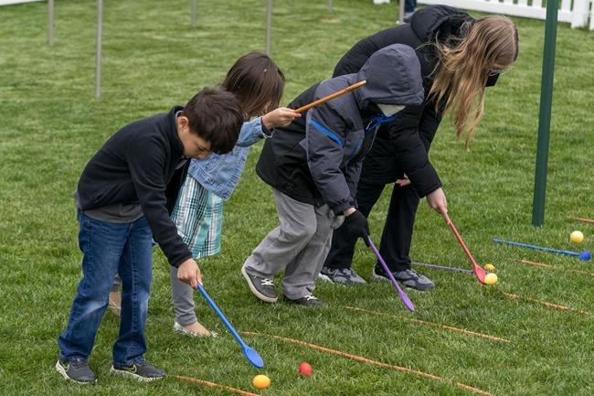 Rain wets the first White House Easter Egg Roll since 2019 Trending News