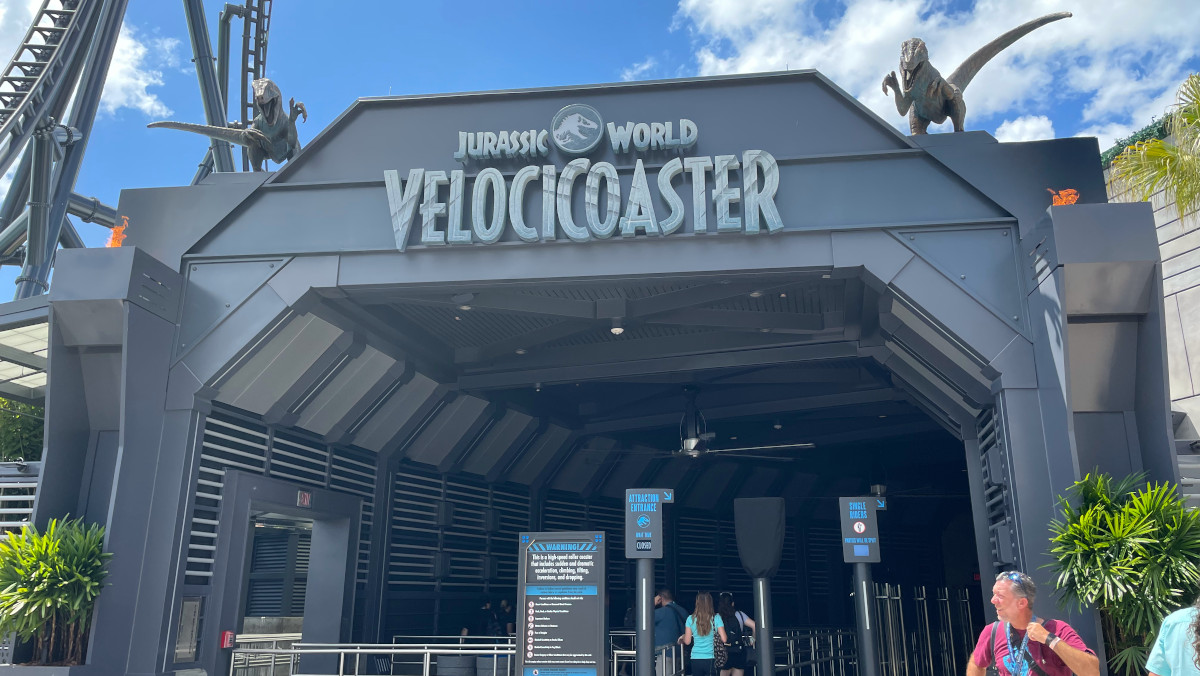 The JURASSIC WORLD VelociCoaster Brings Back JURASSIC PARK Magic