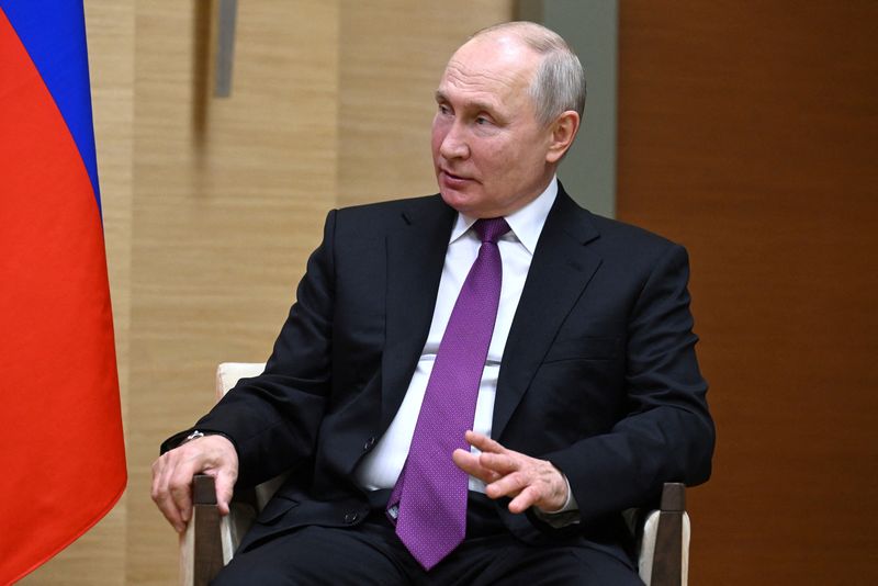 Putin Russia ready to keep gas transit via Ukraine, but Kyiv rejects