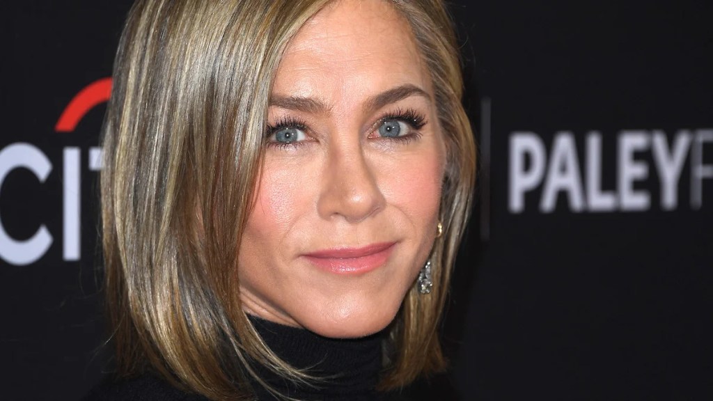 Jennifer Aniston Admits She Keeps Her ‘Head in the Sand’ on Shifting