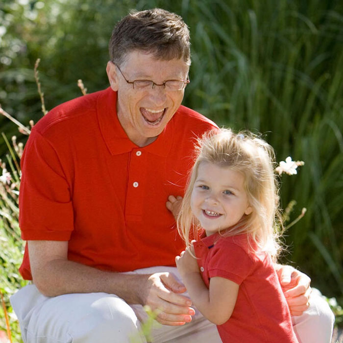 Así es Phoebe, la hija menos conocida de Bill Gates, que acaba de