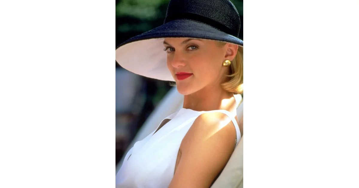But How Classic of a Summer Look Is Meredith Blake's? The Parent Trap(08)