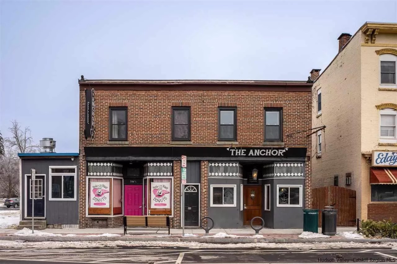 Midtown Kingston Mainstay The Anchor to Close Restaurants Hudson