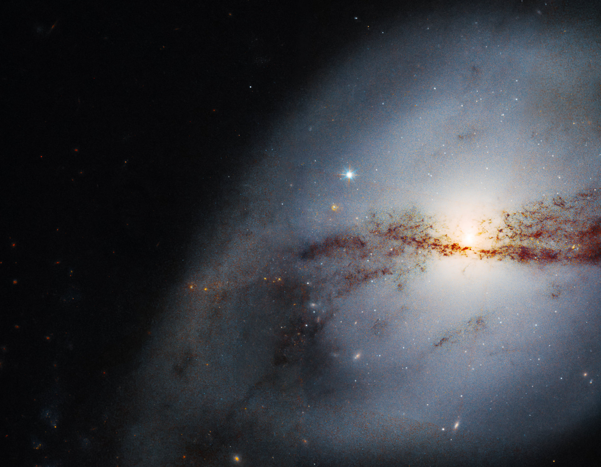 Hubble Views Twisted Spiral Galaxy NGC 3718 SpaceRef